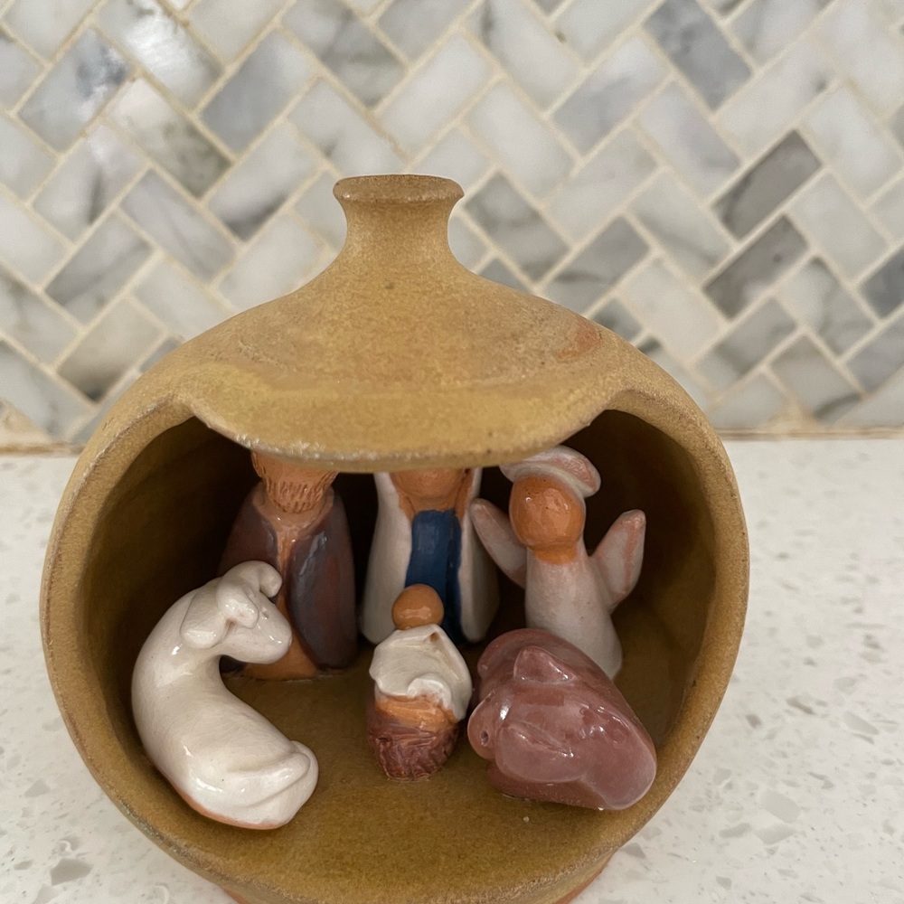 Rustic Ceramic Nativity Sculpture Holy Family - Picture 2 of 6